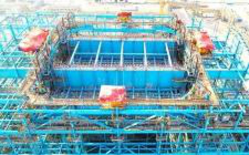 沙特延布三期項(xiàng)目5號鍋爐大板梁順利吊裝就位